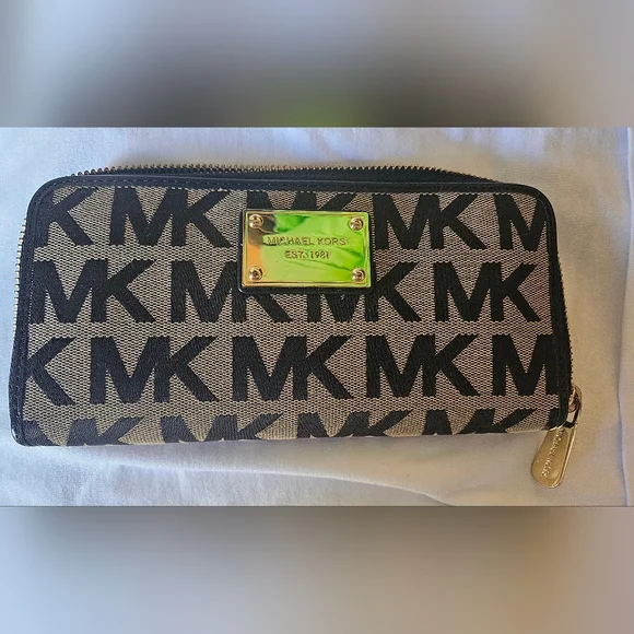Michael Kors Black and Tan Logo Wallet - Picture 1 of 1